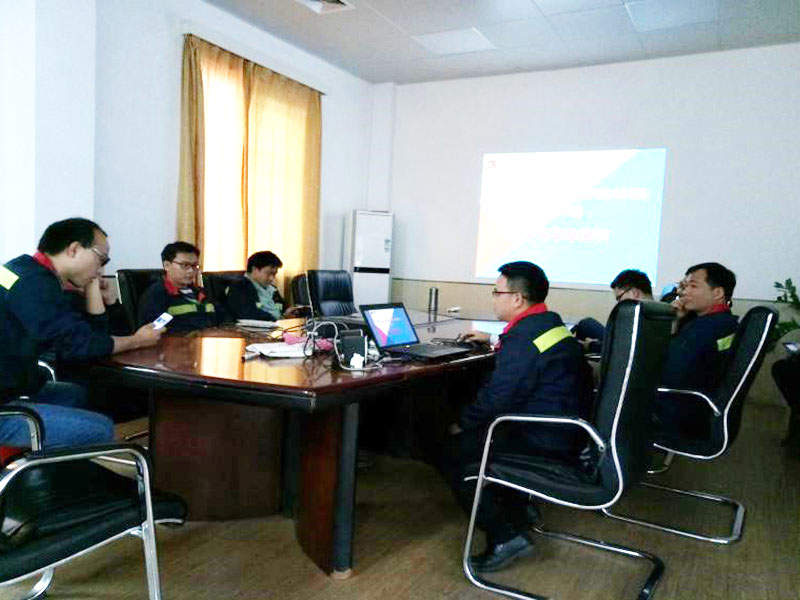 ��˾��ҵһ���泵��ȫ��ѵ��·