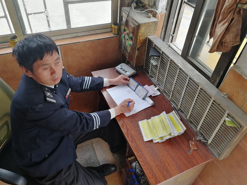 ��ʯ��������ը�ٴξ���ֿ������ȫ��һ