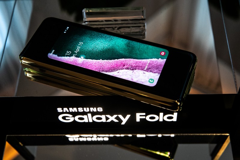 狼狈了 三星未筹备好就推折叠手机
