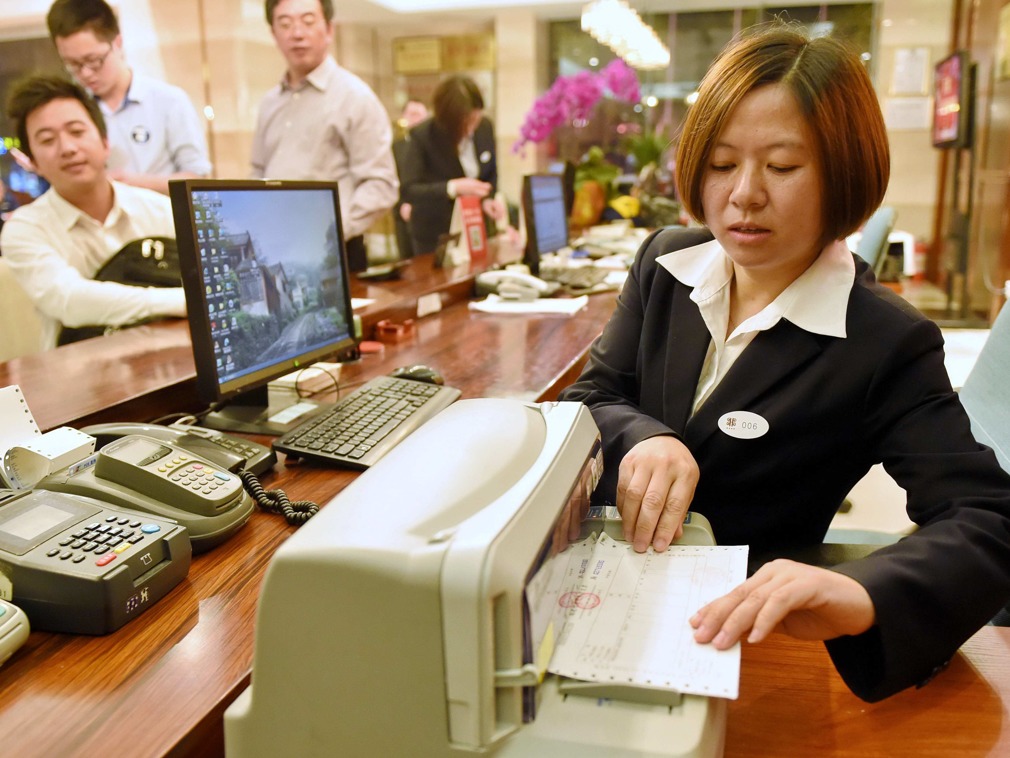 中国服务业职工 五年增近三成