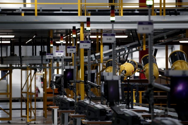 实现物流自动化　机械人颠覆传统仓储流程