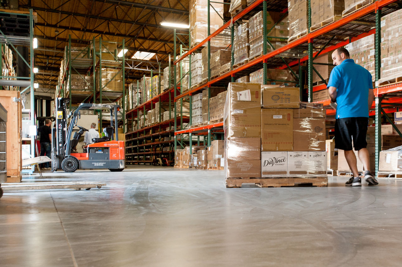 电商购物当路 仓储需要强弹