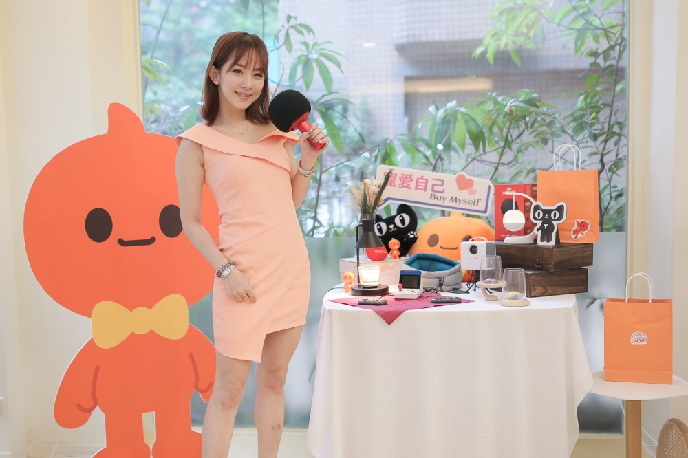 38电商促销 对准“女王”商机