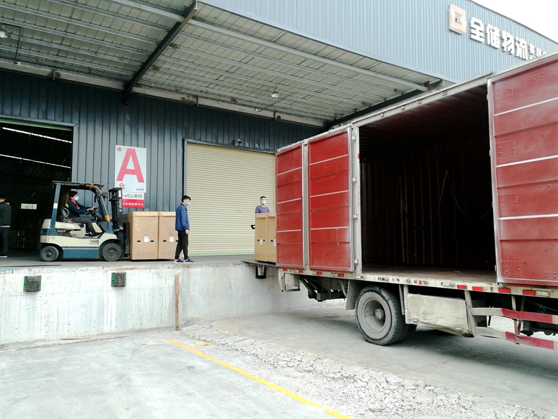 我司与魁*缇签定《仓储服务合同》