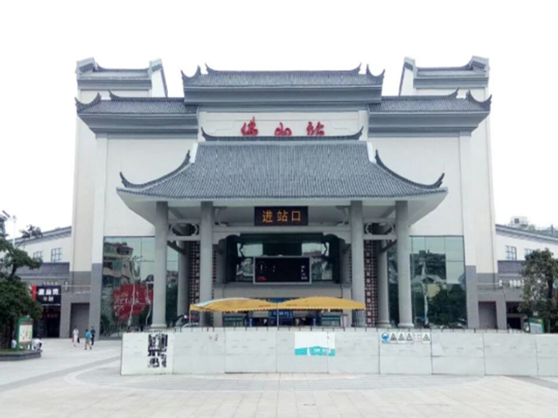 10月11日8时起，拉萨火车站正式暂？驮