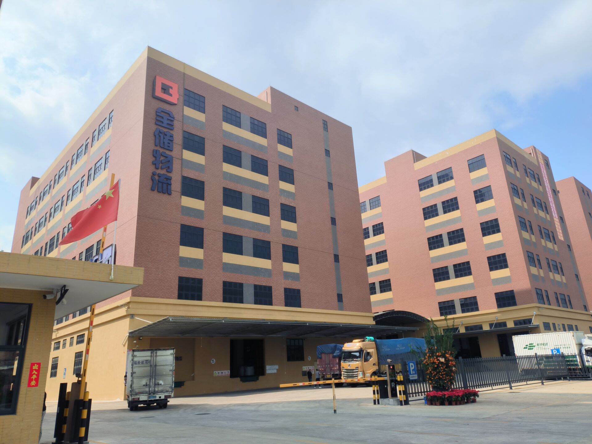 拉萨南海西樵一楼高台仓库整租：性价比高，价值实惠的梦想之选