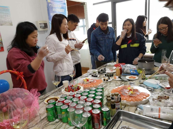 员工生日会电商仓储