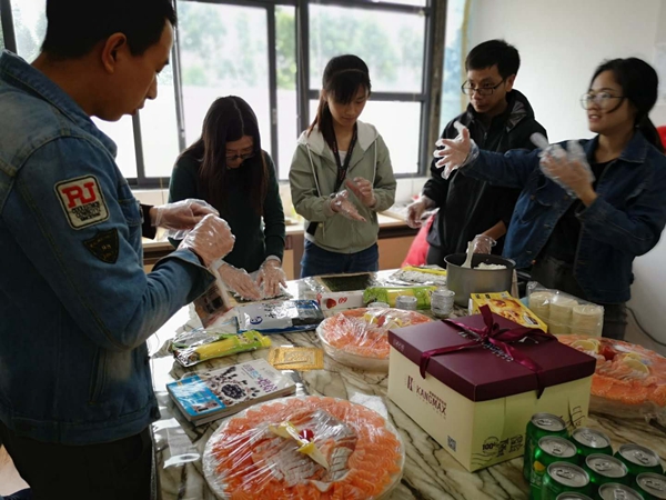 仓储企业员工生日会