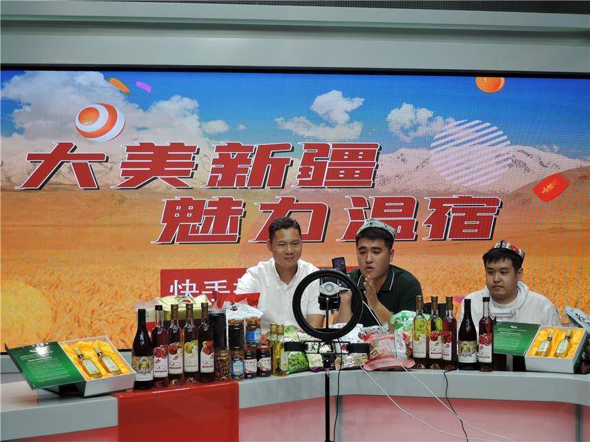 ���̴���