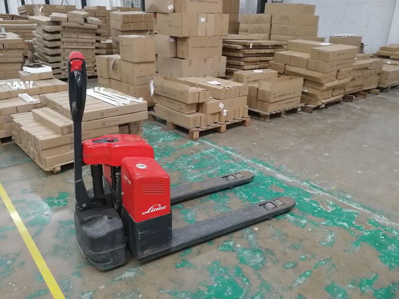 拉萨仓储表包拖货车