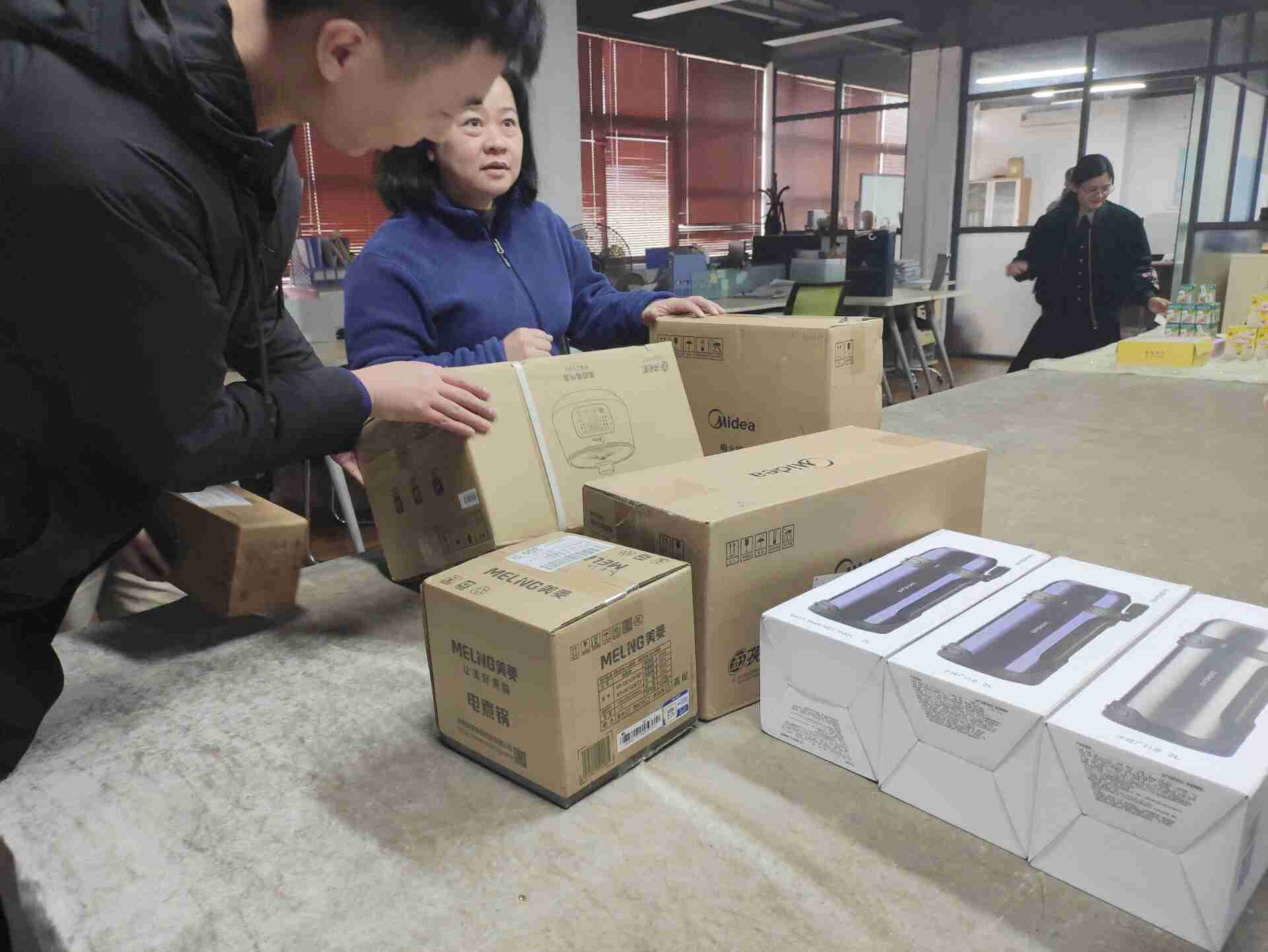 拉萨仓储生日会图片