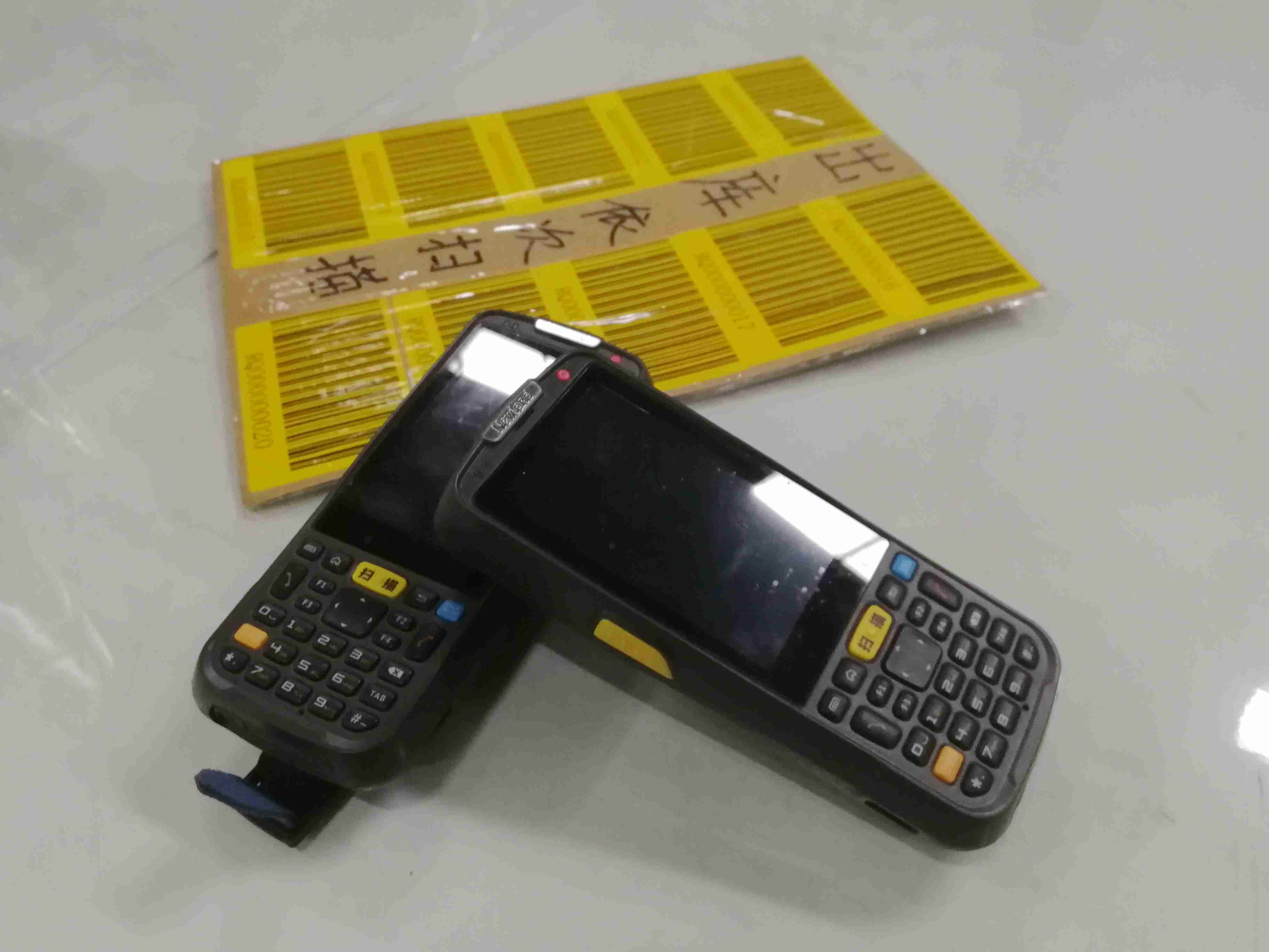 拉萨仓储设备图片